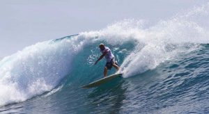 Surfen auf endlosen Wellen an Sri Lankas Ostküste